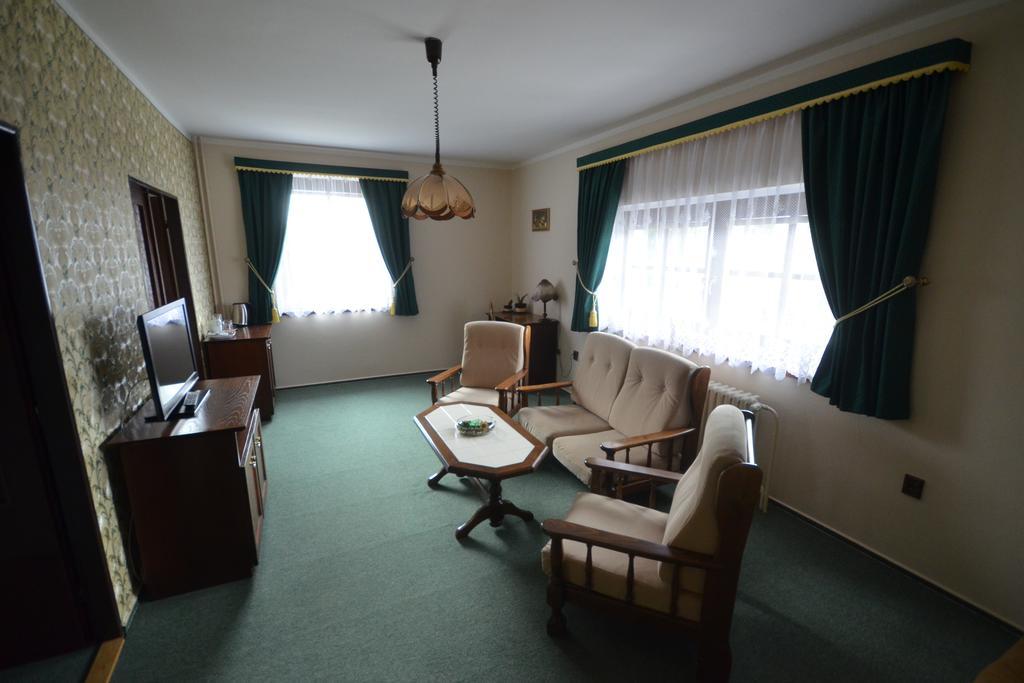 Villa Zerotin Penzion Bed & Breakfast Velké Losiny المظهر الخارجي الصورة