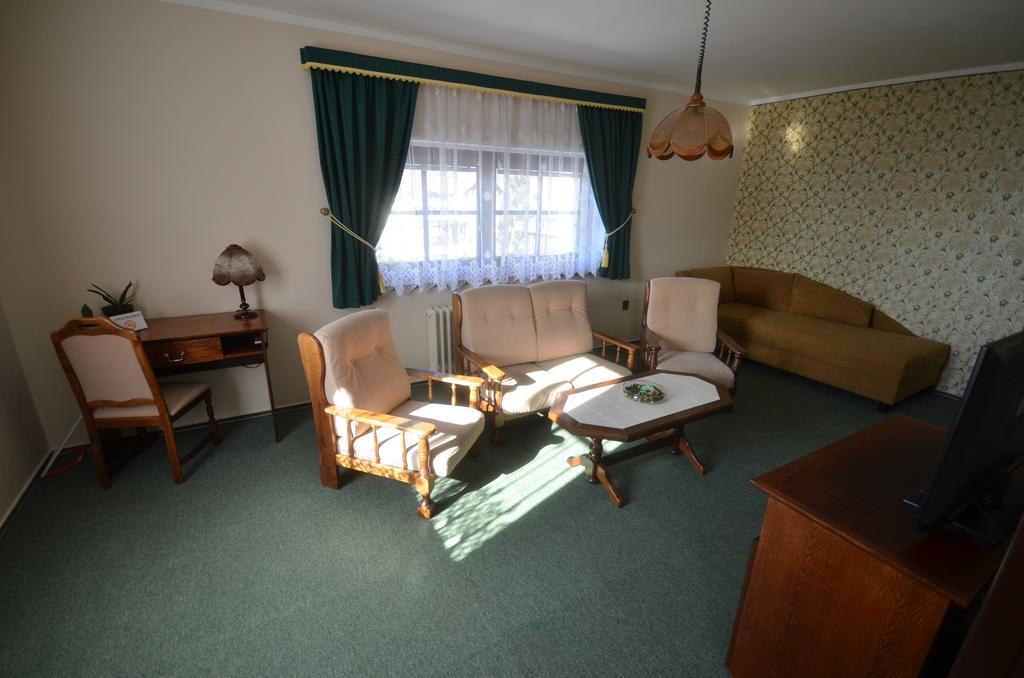 Villa Zerotin Penzion Bed & Breakfast Velké Losiny المظهر الخارجي الصورة