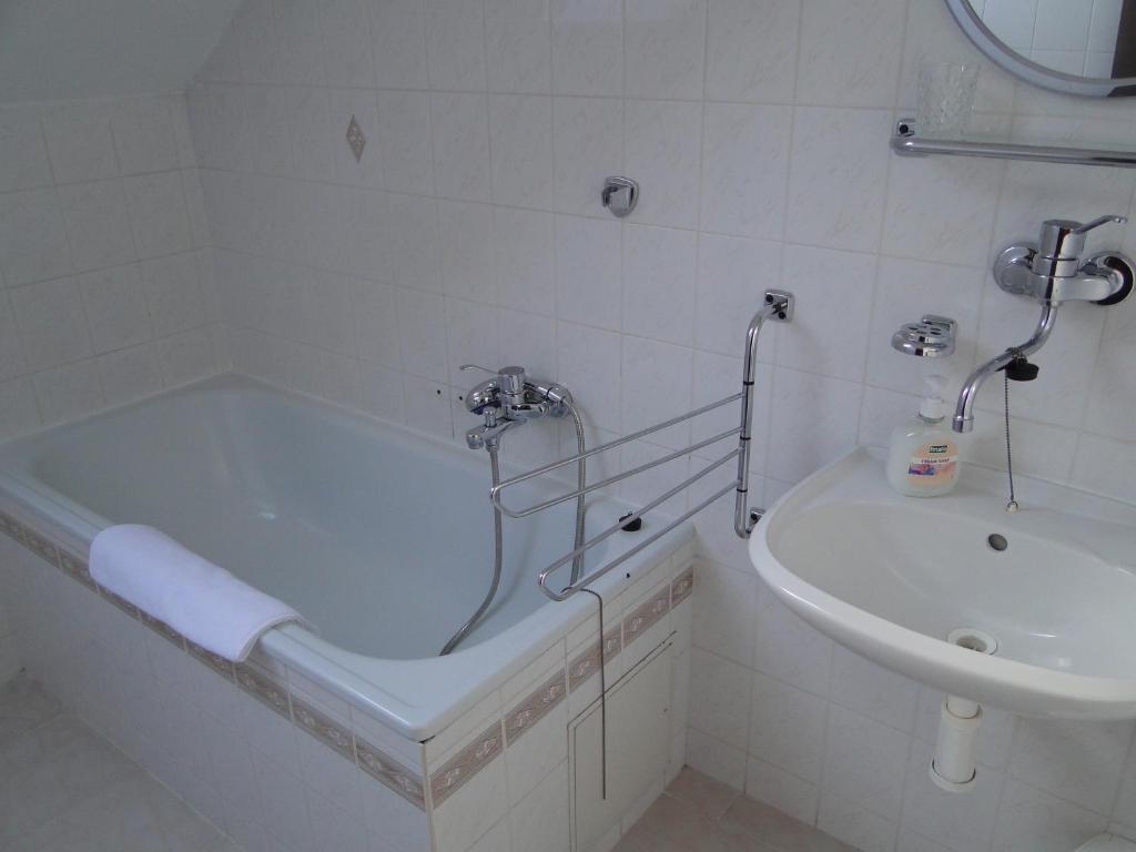 Villa Zerotin Penzion Bed & Breakfast Velké Losiny الغرفة الصورة